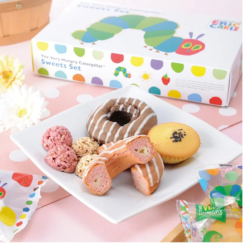 出産内祝い お返し おしゃれ お菓子 名入れ 両親 送料無料 はらぺこあおむし スイーツ タオルセット お名入れ 22a09 06 バースデー 記念日 ギフト 贈物 お勧め 通販