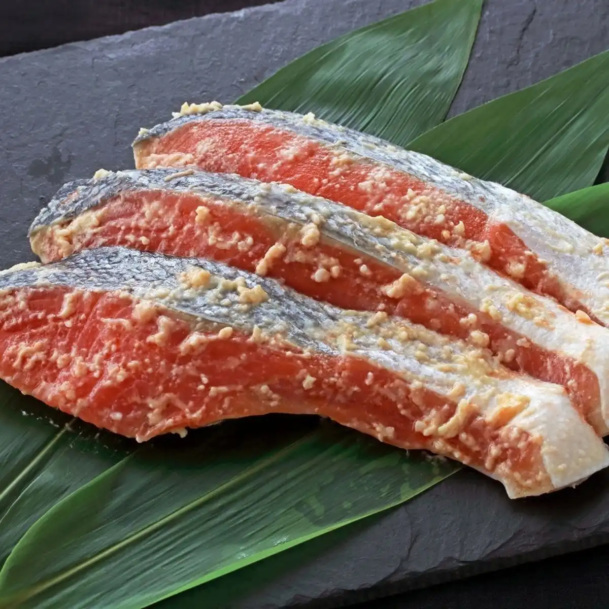 王子サーモン スモークサーモンと銀鮭西京味噌漬セット (6月1日より順次出荷予定) (承り期間:7月30日まで) ※メーカー直送品