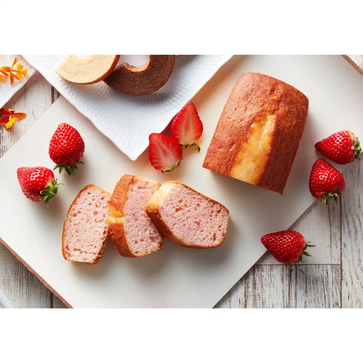 坂井シェフ監修 あまおう苺パウンドケーキとしっとり