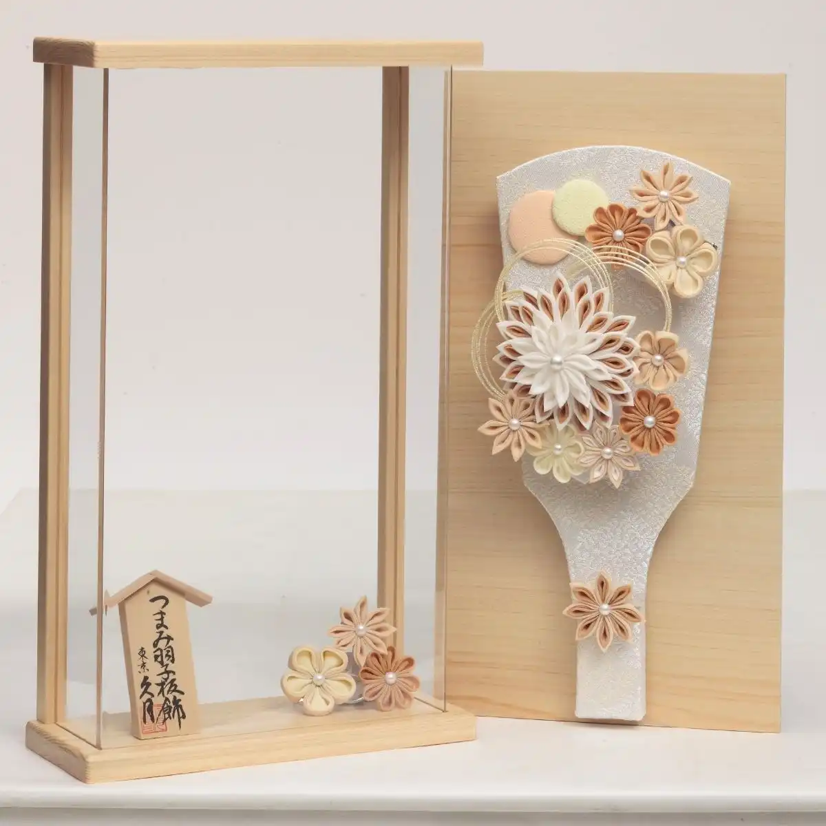 完売しました】久月 羽子板 檜アクリルケース飾り 茶つまみ｜ギフト