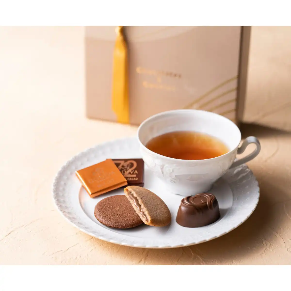 GODIVA チョコレート&クッキー アソートメント チョコレート19粒入/クッキー8枚入