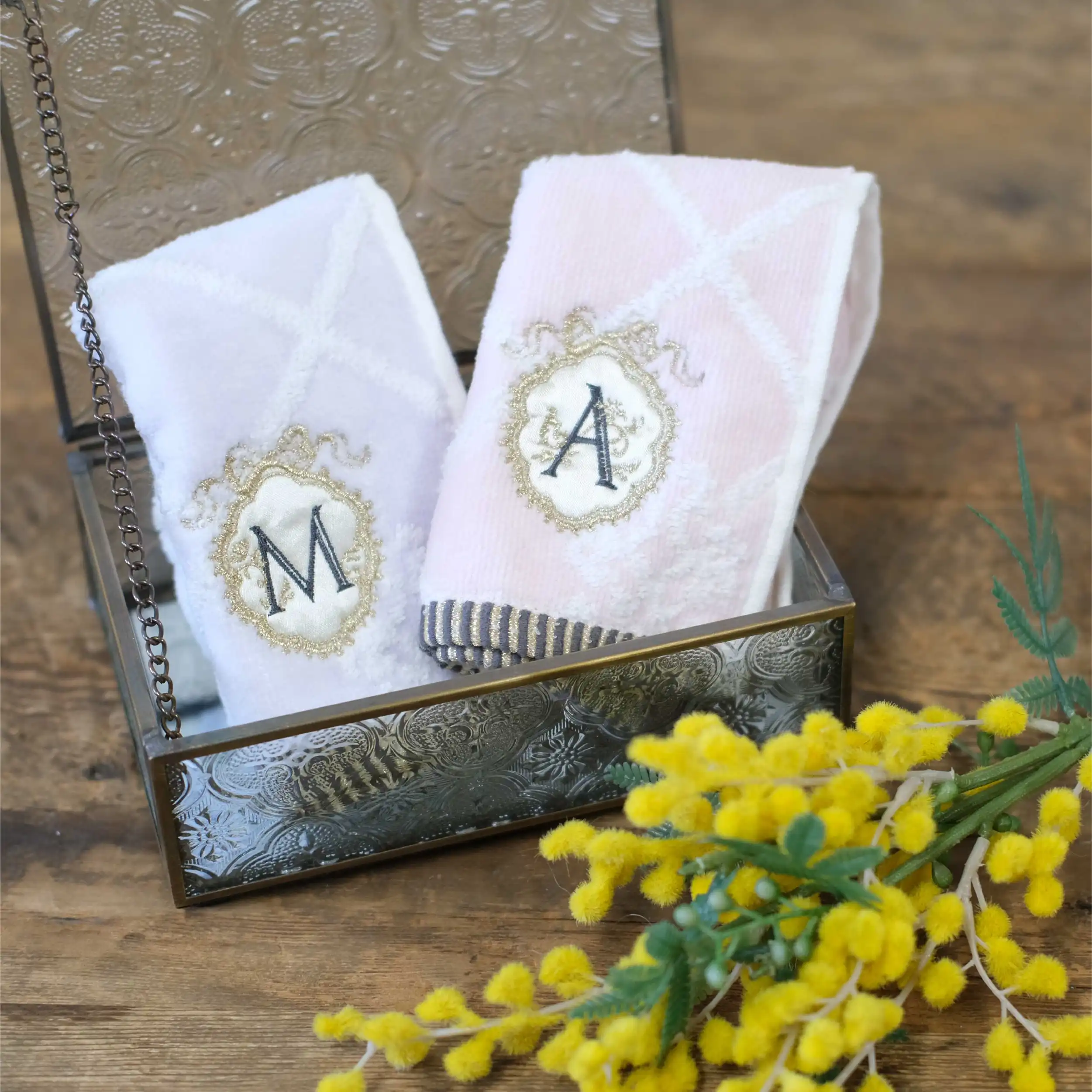 フラワーイニシャル タオルハンカチ K｜ギフトプラザオンライン